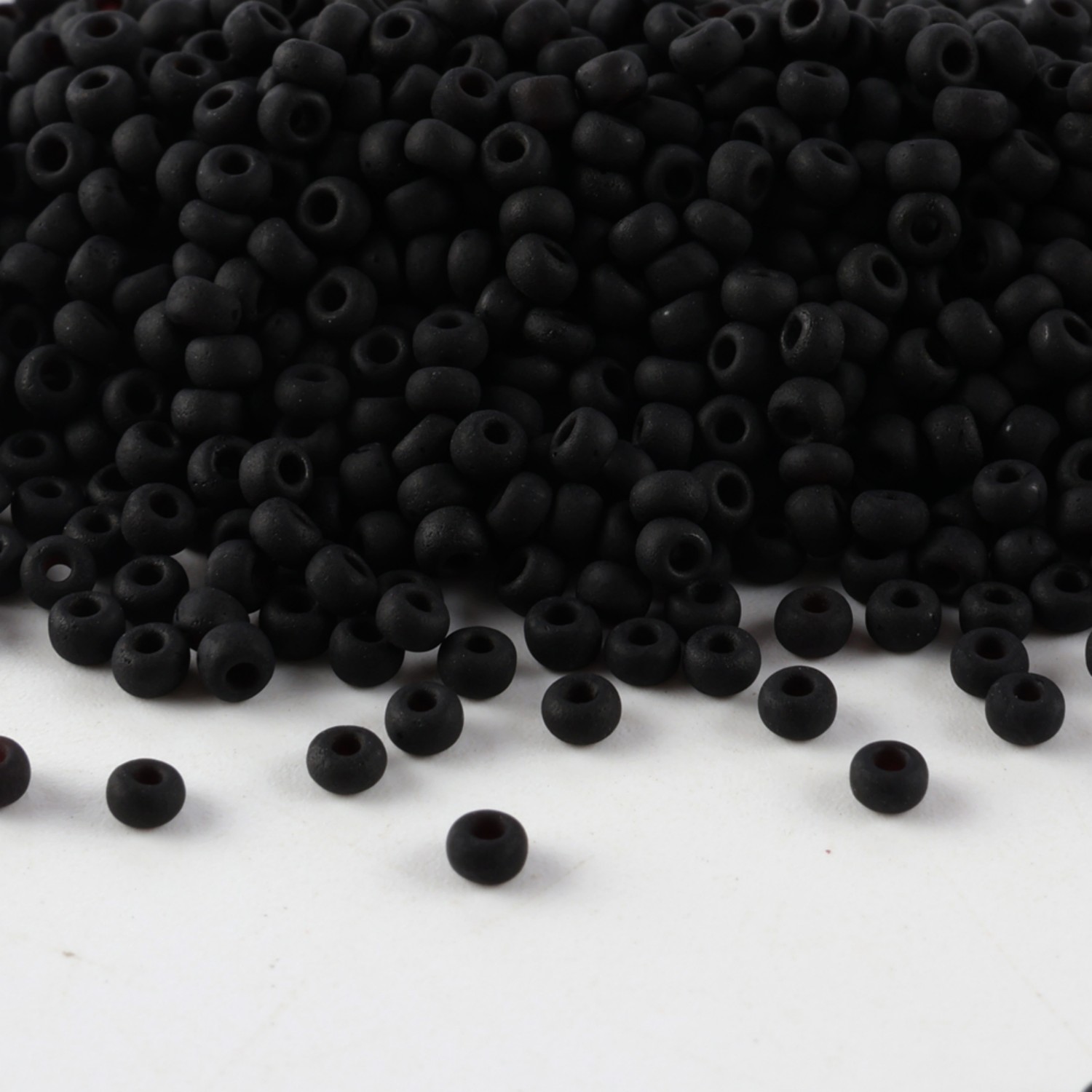 Domestic Matte Black and White - Seed Bead Tube 评论和价格